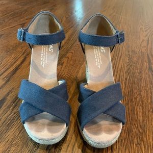 TOMS wedges